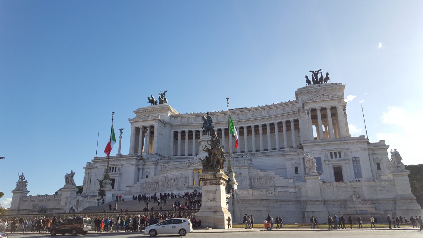 Vittoriano Rome Wedding Cake